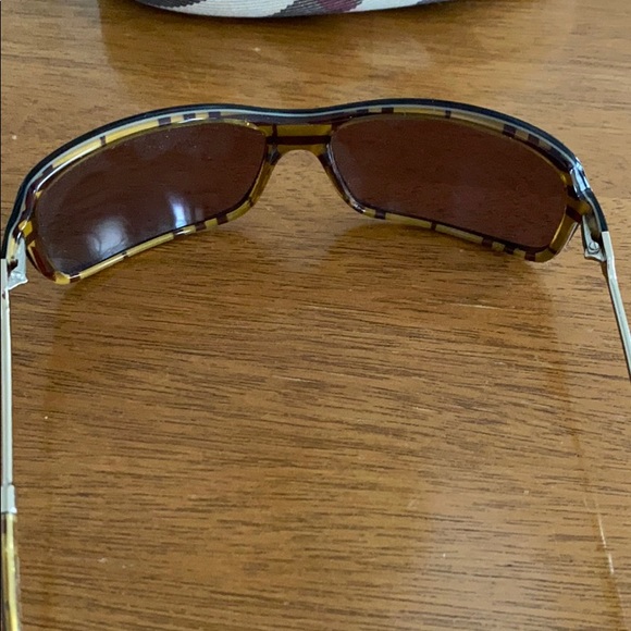 Burberry sunglasses - Picture 7 of 8